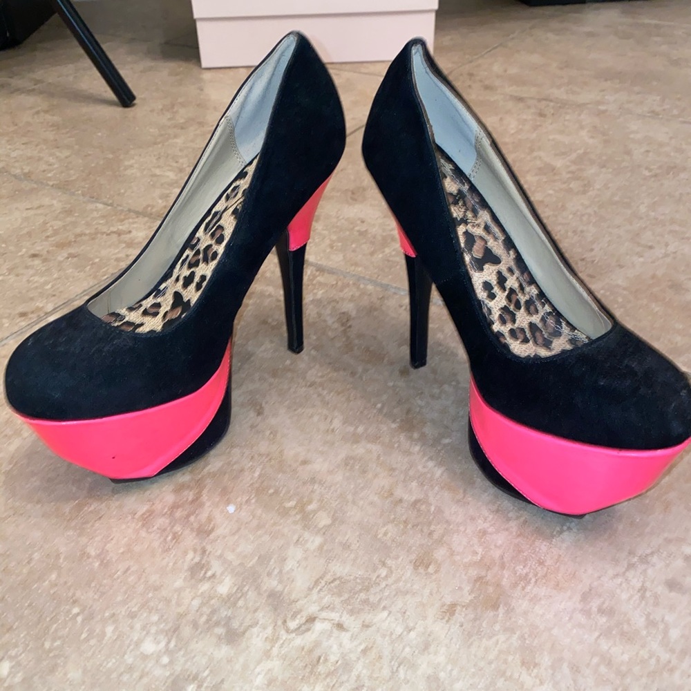 Black & hot pink Heels